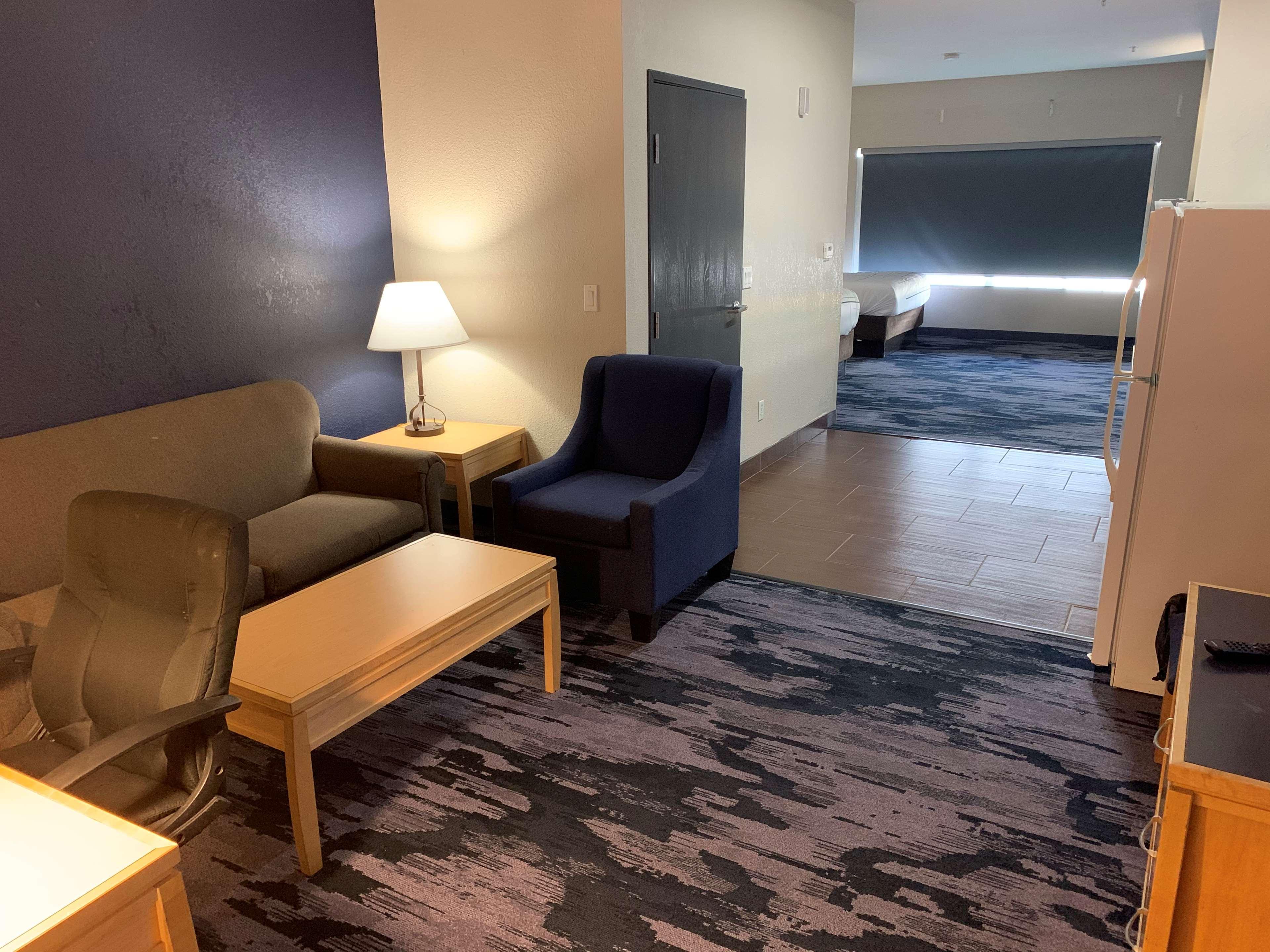 Surestay Plus By Best Western San Antonio Fort Sam Houston Room photo