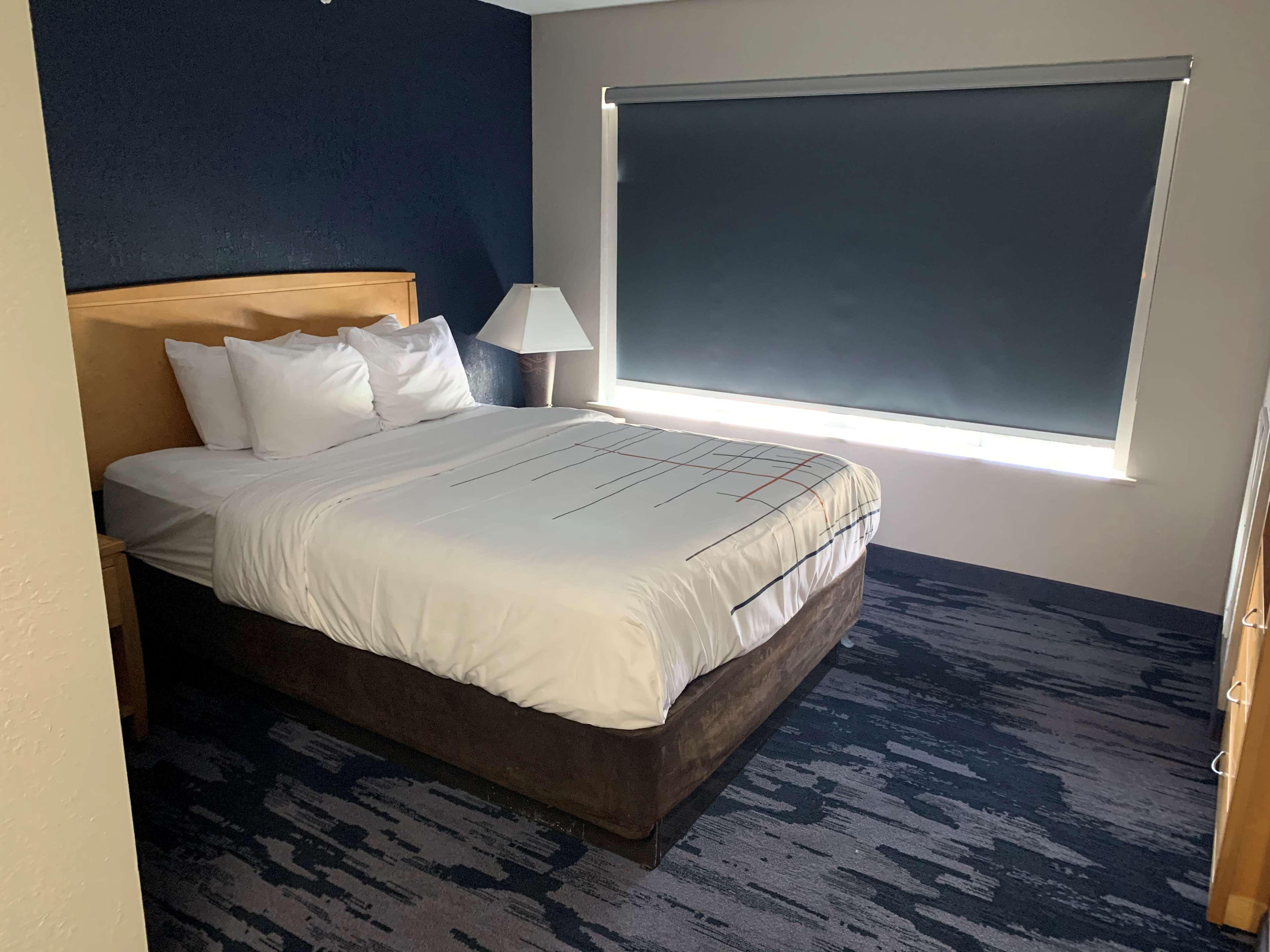 Surestay Plus By Best Western San Antonio Fort Sam Houston Room photo